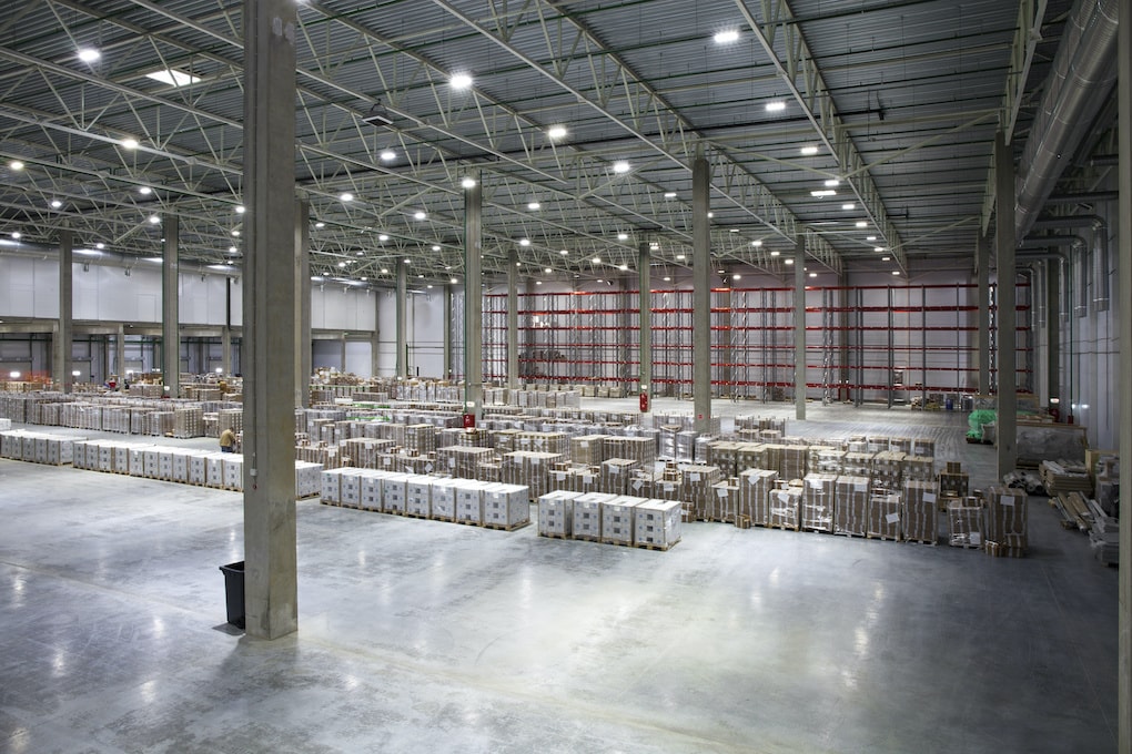 Spacious and large modern pre-engineered metal buildings warehouse
